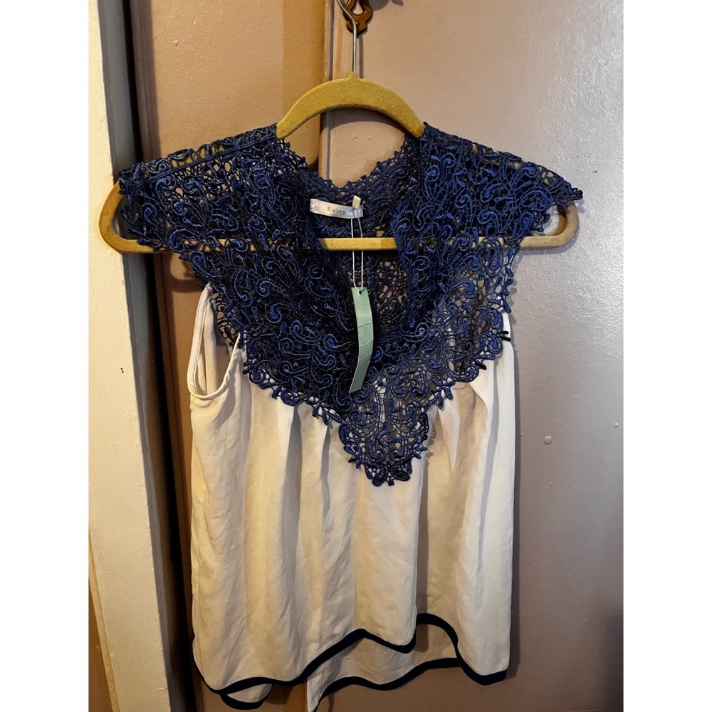 Esley sleeveless blouse